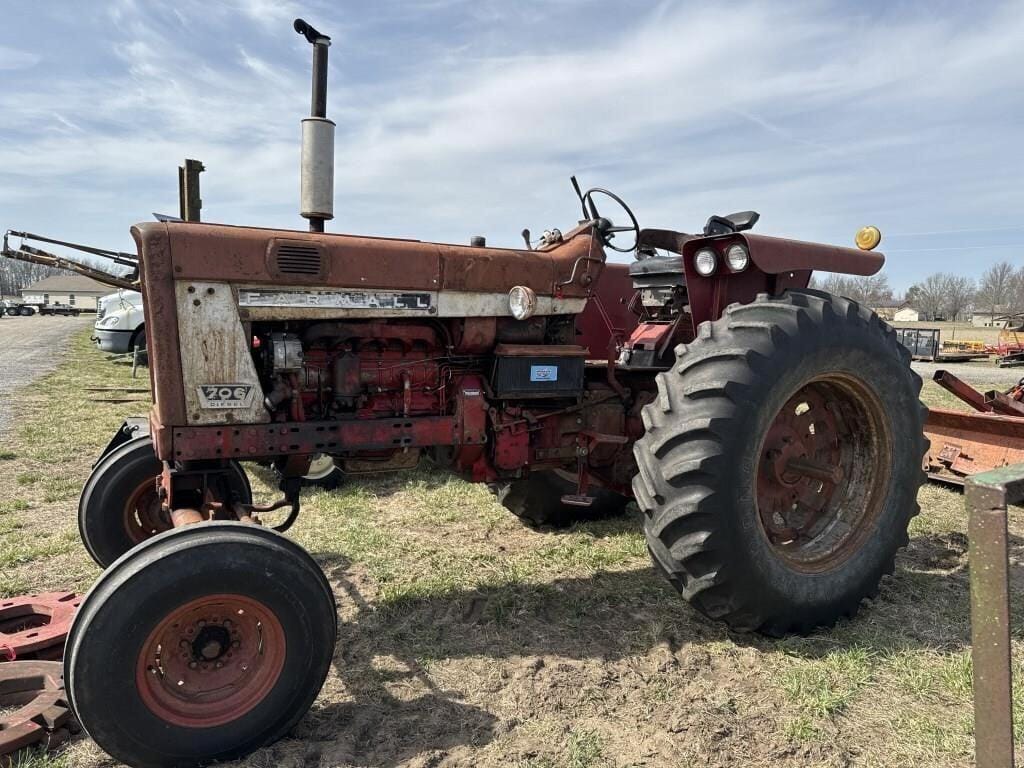 Main image International Harvester 706