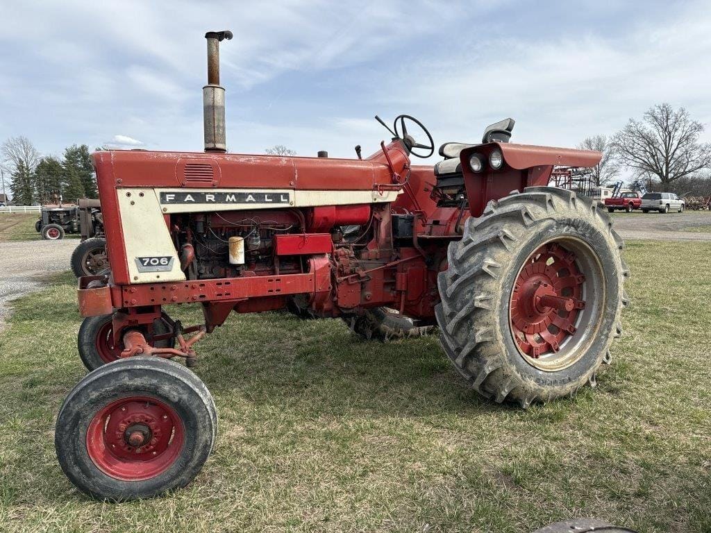 Main image International Harvester 706