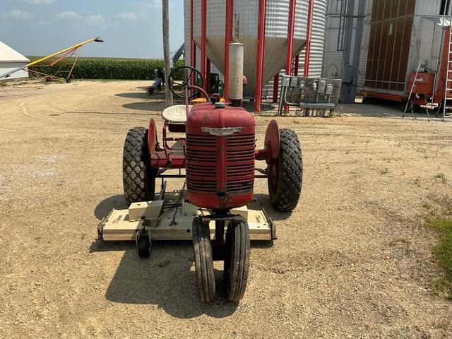 Image of Farmall B equipment image 2