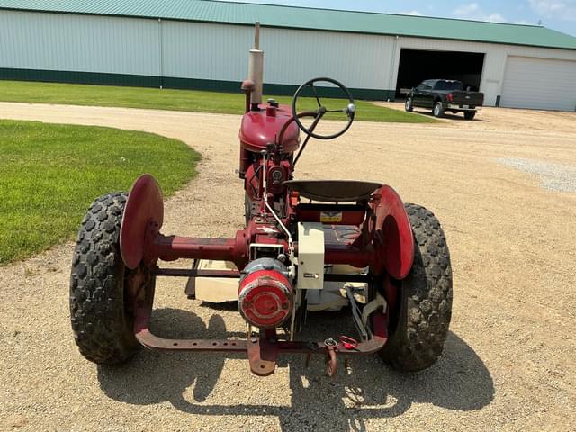 Image of Farmall B equipment image 3