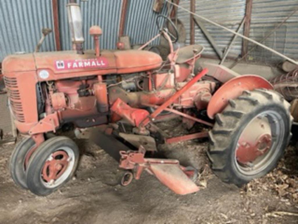 Main image Farmall B