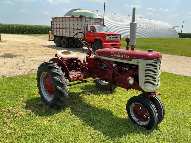 Image of Farmall B-450 equipment image 2