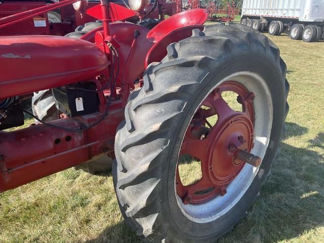 Image of Farmall H equipment image 3