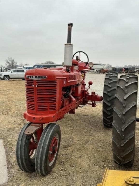 Image of Farmall H equipment image 2