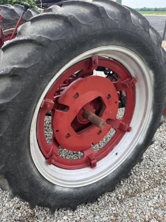 Image of Farmall H equipment image 1