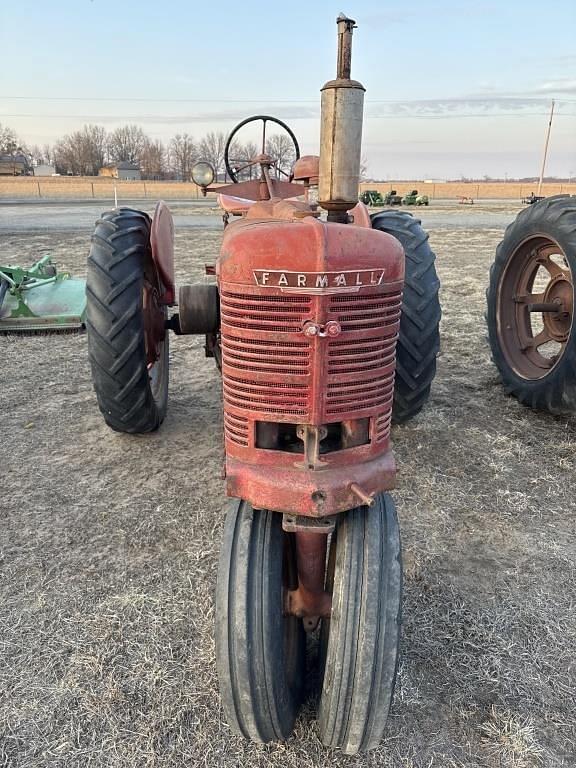 Image of Farmall H equipment image 1