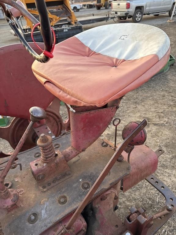 Image of Farmall H equipment image 4