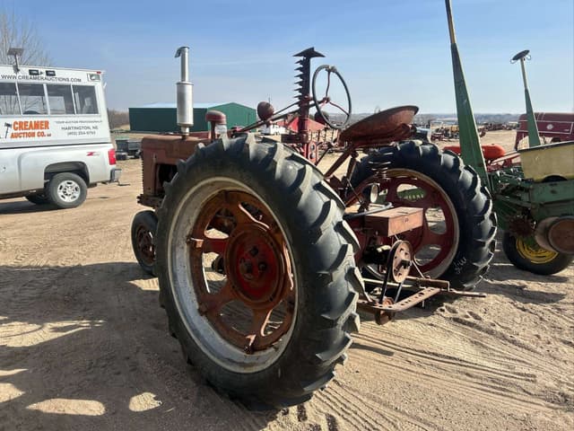 Image of Farmall H equipment image 2