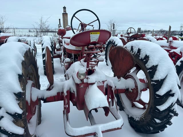Image of Farmall M equipment image 4