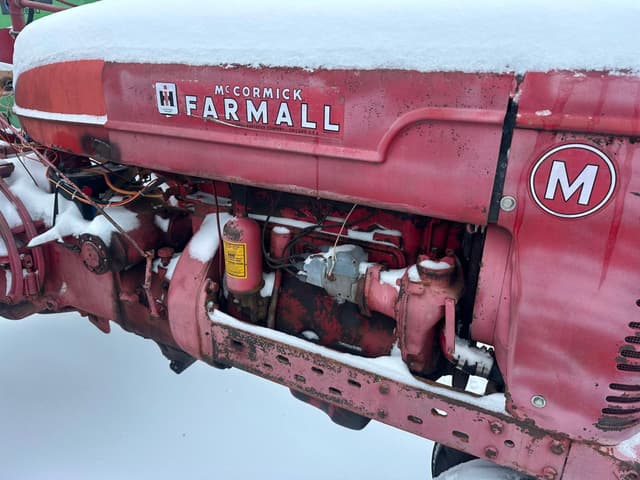 Image of Farmall M equipment image 2