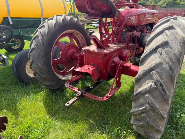 Image of Farmall M equipment image 2