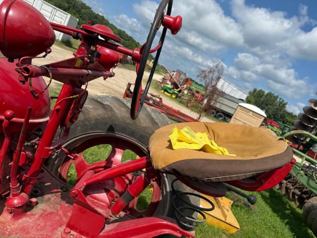 Image of Farmall M equipment image 3