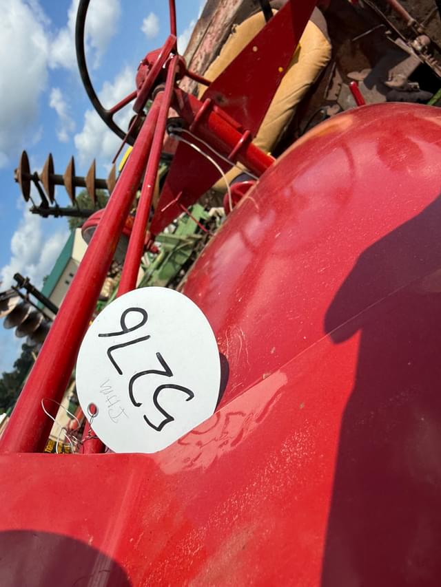Image of Farmall M equipment image 4