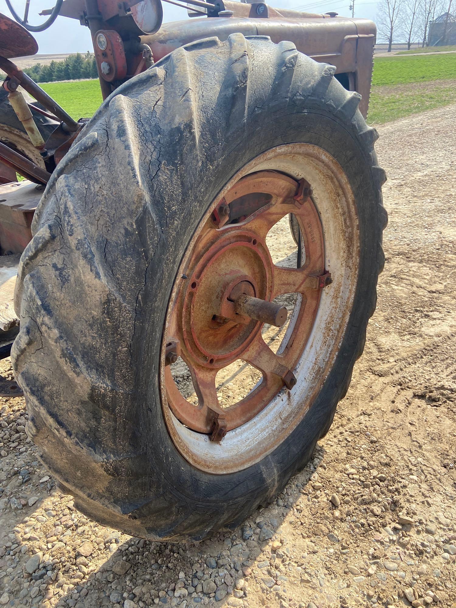 Main image Farmall M 27