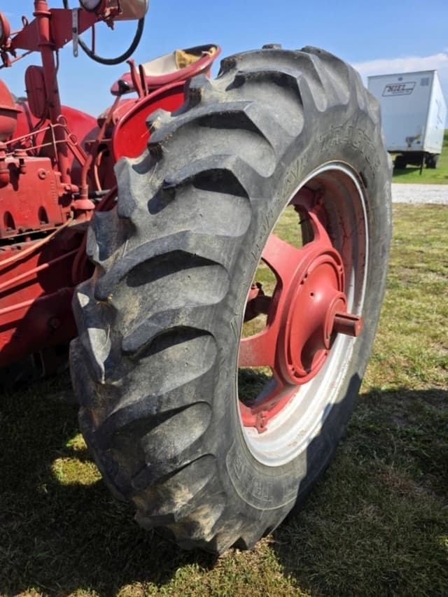 Image of Farmall Super M-TA equipment image 2