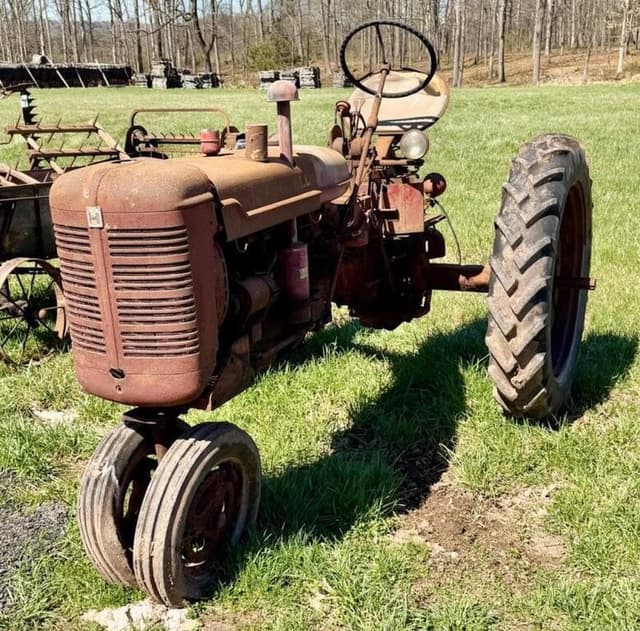 Image of Farmall Super C equipment image 1