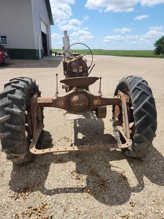 Image of Farmall F-20 equipment image 2