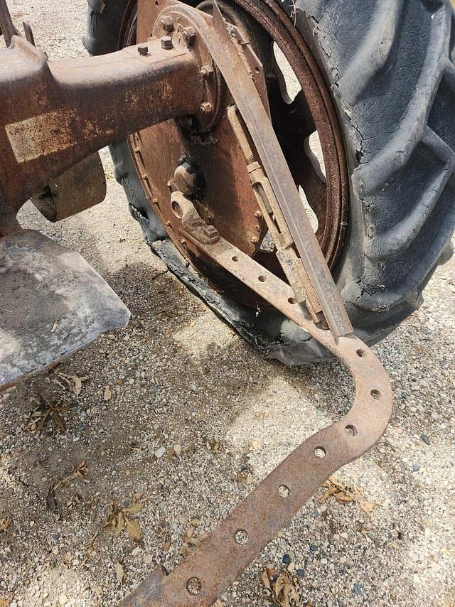 Image of Farmall F-20 equipment image 3
