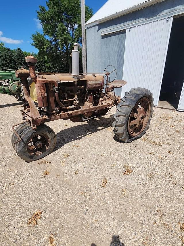 Image of Farmall F-20 equipment image 1