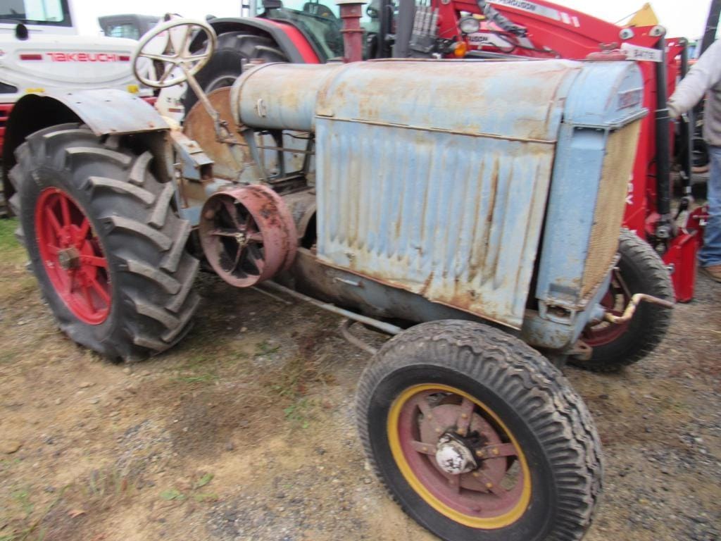 Main image International Harvester 10-20