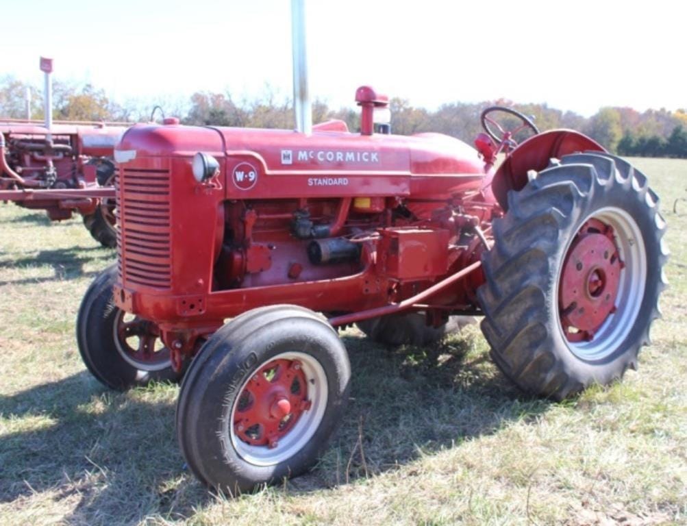 McCormick-Deering W-9 Equipment Image0