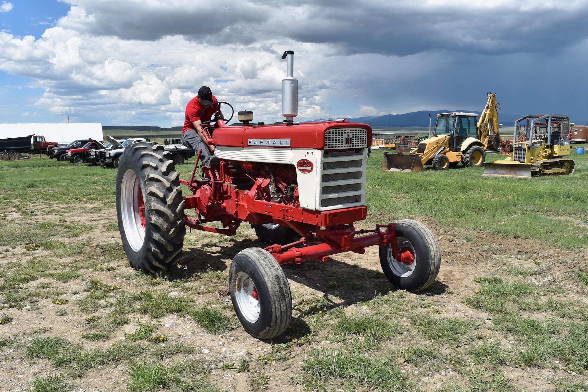 Main image Farmall 560 