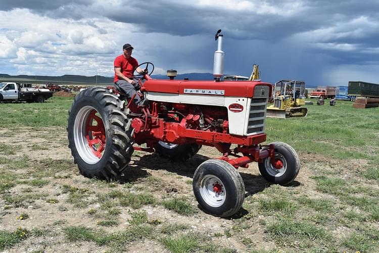 Main image Farmall 560  1