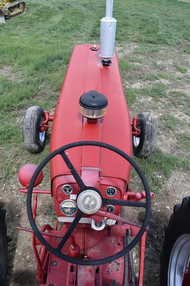 Thumbnail image Farmall 560  22