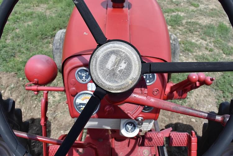 Main image Farmall 560  23