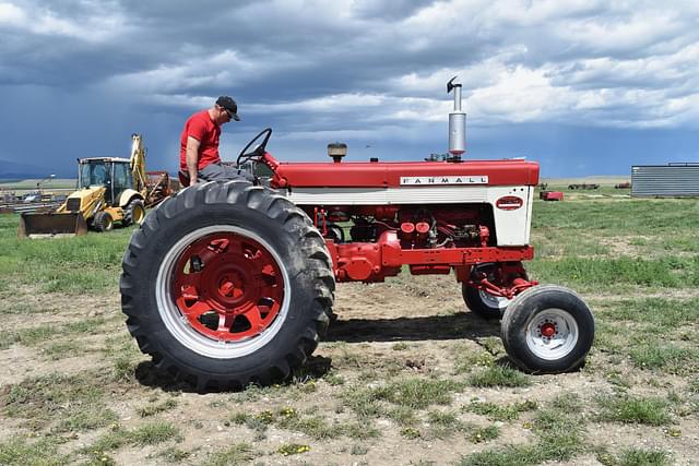 Thumbnail image Farmall 560  3