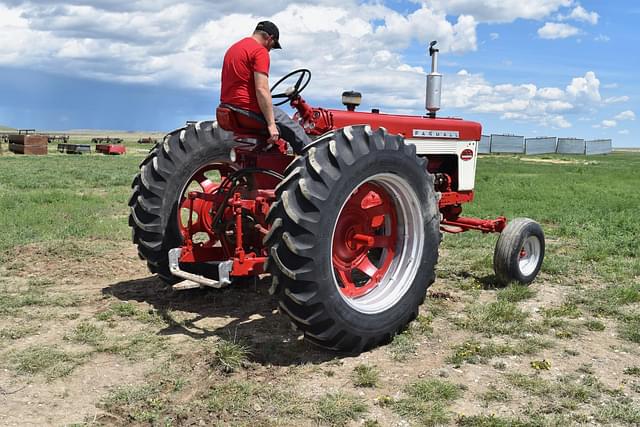 Thumbnail image Farmall 560  4