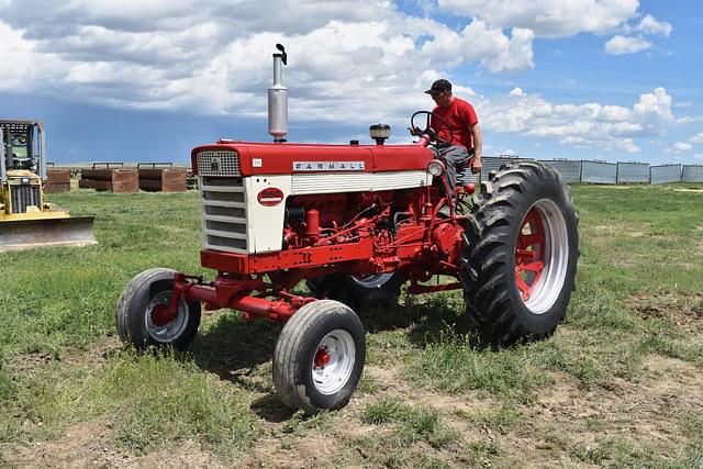 Thumbnail image Farmall 560  6