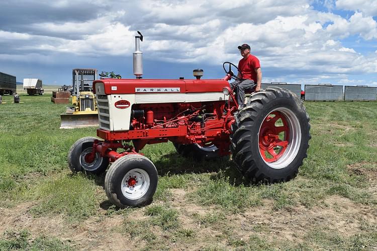 Main image Farmall 560  7