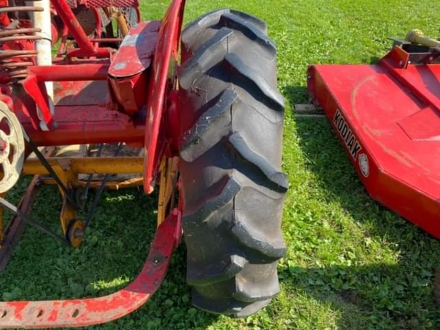 Image of Farmall B equipment image 4