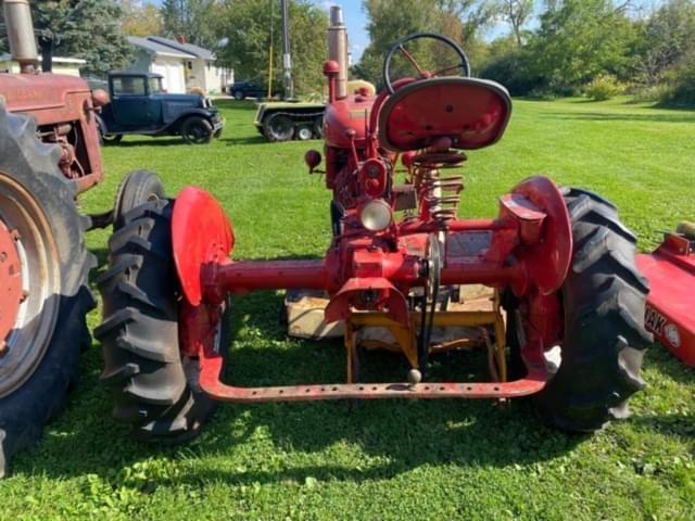 Image of Farmall B equipment image 3