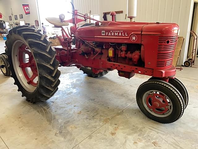 Image of Farmall H equipment image 2