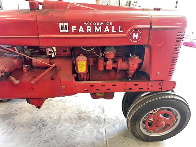 Image of Farmall H equipment image 3