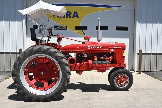 Image of Farmall H equipment image 1