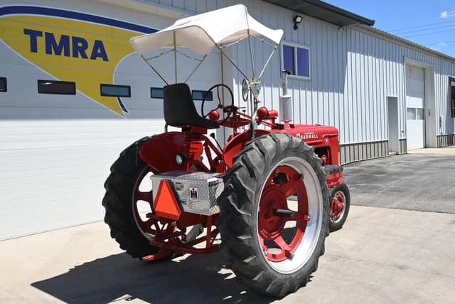 Image of Farmall H equipment image 2