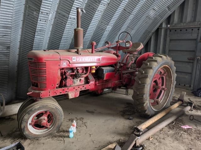 Image of Farmall H equipment image 2