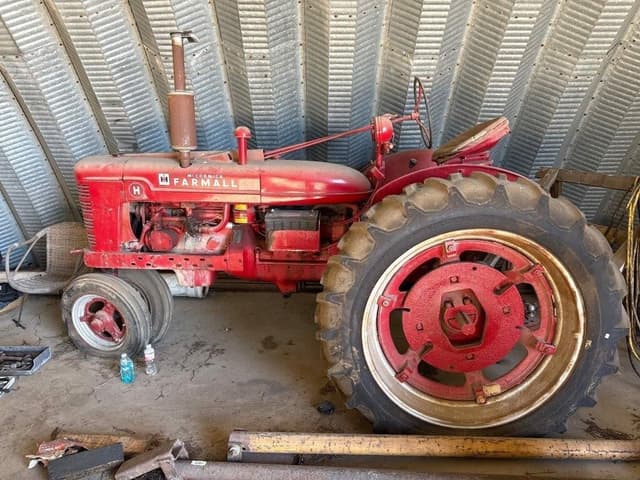 Image of Farmall H equipment image 1