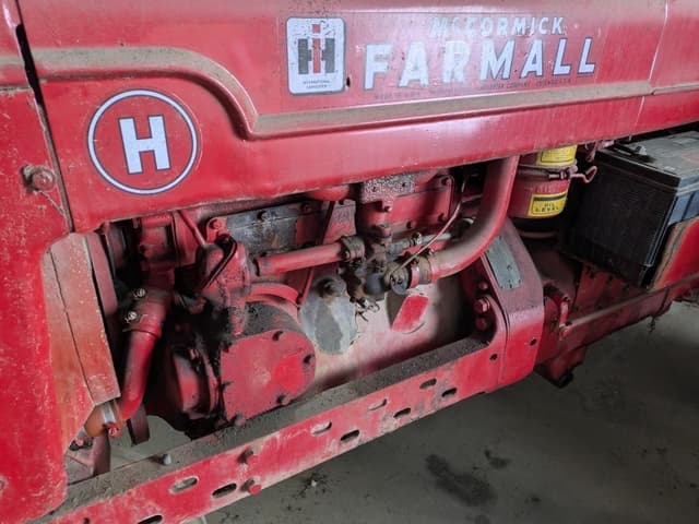 Image of Farmall H equipment image 3