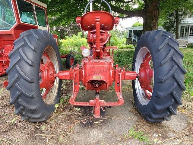 Image of Farmall M equipment image 3