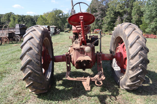 Image of Farmall M equipment image 2