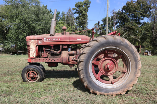 Image of Farmall M equipment image 1