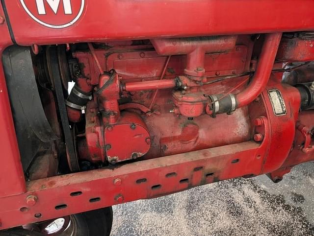 Image of Farmall H equipment image 3