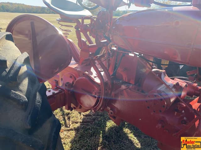 Image of Farmall M equipment image 3