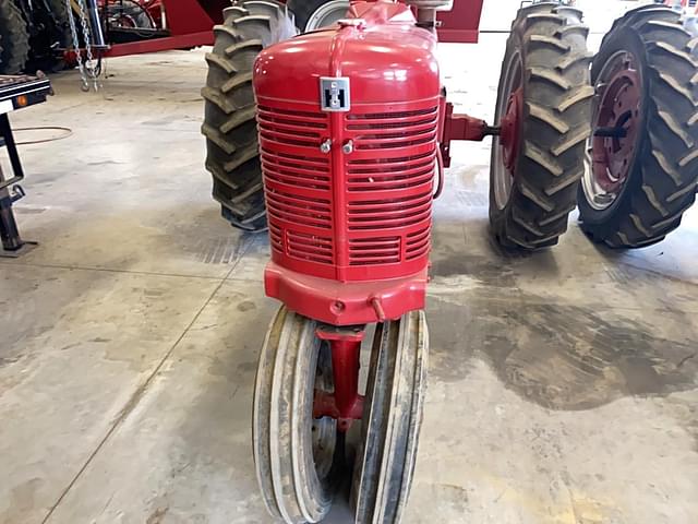 Image of Farmall Super H equipment image 2