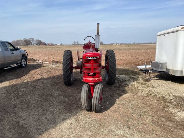 Image of Farmall Super H equipment image 1