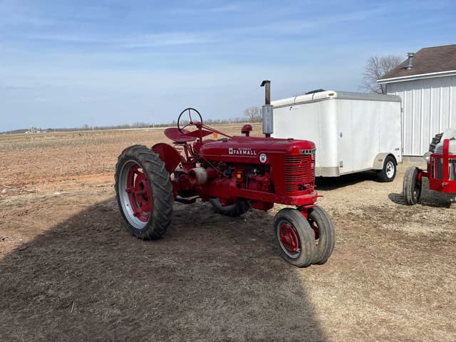 Image of Farmall Super H equipment image 2